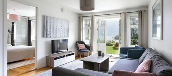 Peaceful countryside apartment near Ålesund. Fjord & Mountain views & garden