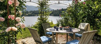 Peaceful countryside apartment near Ålesund. Fjord & Mountain views & garden