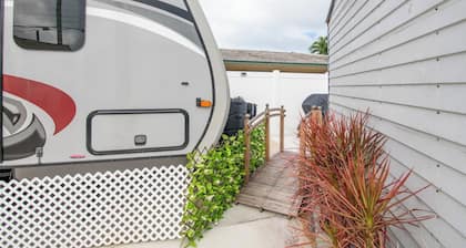 Beachtime! Charming 1-bedroom mobile home with WiFi and AC in Jupiter/Tequesta