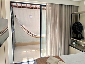 Apartamento básico | 1 quarto, escrivaninha, espaço de trabalho para notebook