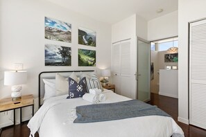 Design-Haus, eingeschränkter Meerblick (3 Bedrooms) | 3 Schlafzimmer, Bügeleisen/Bügelbrett, Bettwäsche