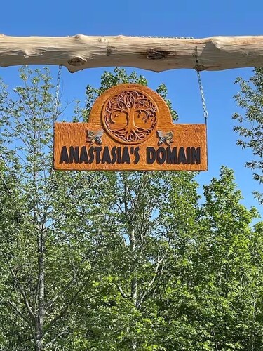 Anastasia’s Domain 2, Farm stay, off grid cabin in a beautiful forest!