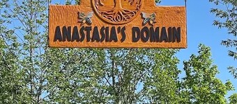 Anastasia’s Domain 2, Farm stay, off grid cabin in a beautiful forest!