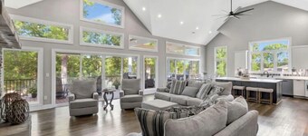 Broadwater Cove 7 BDRM, 5 BTHRM, 7,000 sq ft, Amazing lake View