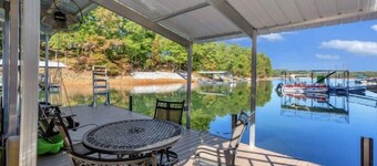 Broadwater Cove 7 BDRM, 5 BTHRM, 7,000 sq ft, Amazing lake View