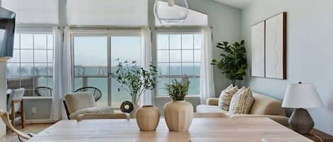 House (3 Bedrooms) | In-room dining