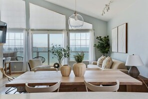 Talo (3 Bedrooms) | Ruokailu omassa huoneessa