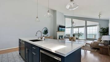 Ferienhaus, Meerblick, Meerseite (3 Bedrooms) | Eigene Küche | Espressomaschine, Wasserkocher mit Kaffee-/Teezubehör, Kühlschrank