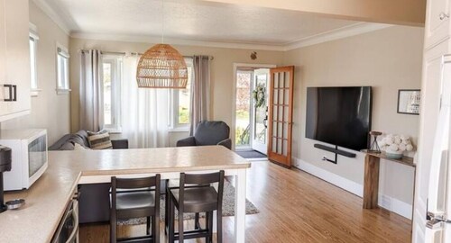 Quiet 3 Bdrm Family Home in Tbay!