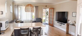 Quiet 3 Bdrm Family Home in Tbay!