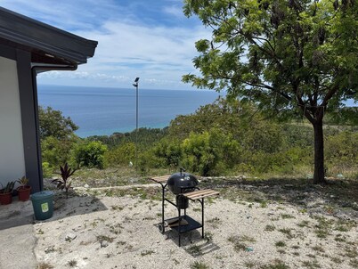 Charming 1-bed house in with lovely ocean views 7 mins to whale shark watching.