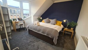 5 habitaciones, escritorio, tabla de planchar con plancha y wifi gratis 