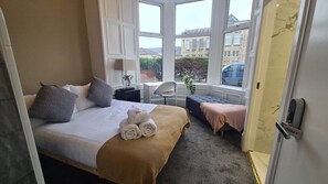 5 bedrooms, desk, iron/ironing board, free WiFi