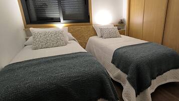 2 bedrooms, iron/ironing board, bed sheets