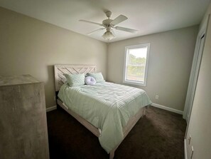 4 bedrooms, WiFi, bed sheets