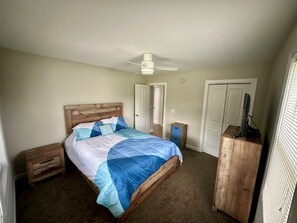 4 bedrooms, WiFi, bed sheets