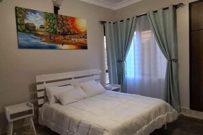 2 chambres, fer et planche à repasser, Wi-Fi, draps fournis