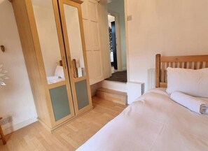 4 habitaciones, wifi y ropa de cama 
