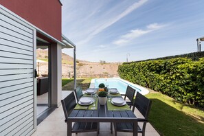 Villa | Restaurante al aire libre