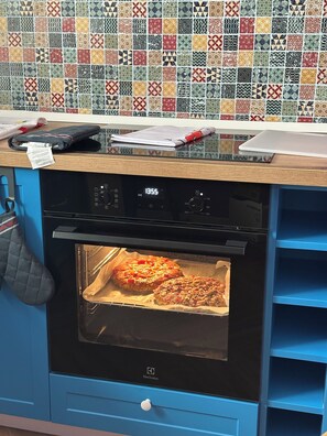 Interior - The Purple Apartment, 1bedroom apt - your very own FRIENDS experience in Iasi (Iași)