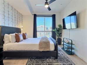 Bureau, fer et planche à repasser, Wi-Fi gratuit, draps fournis