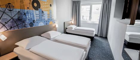 办公桌、免费 WiFi