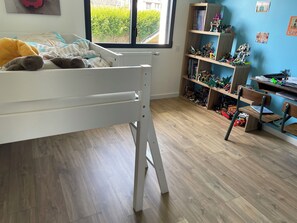 4 chambres, fer et planche à repasser, Wi-Fi, draps fournis