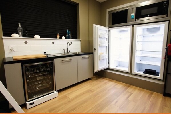 Apartment | Eigene Küche | Kühlschrank, Mikrowelle, Ofen, Herdplatte