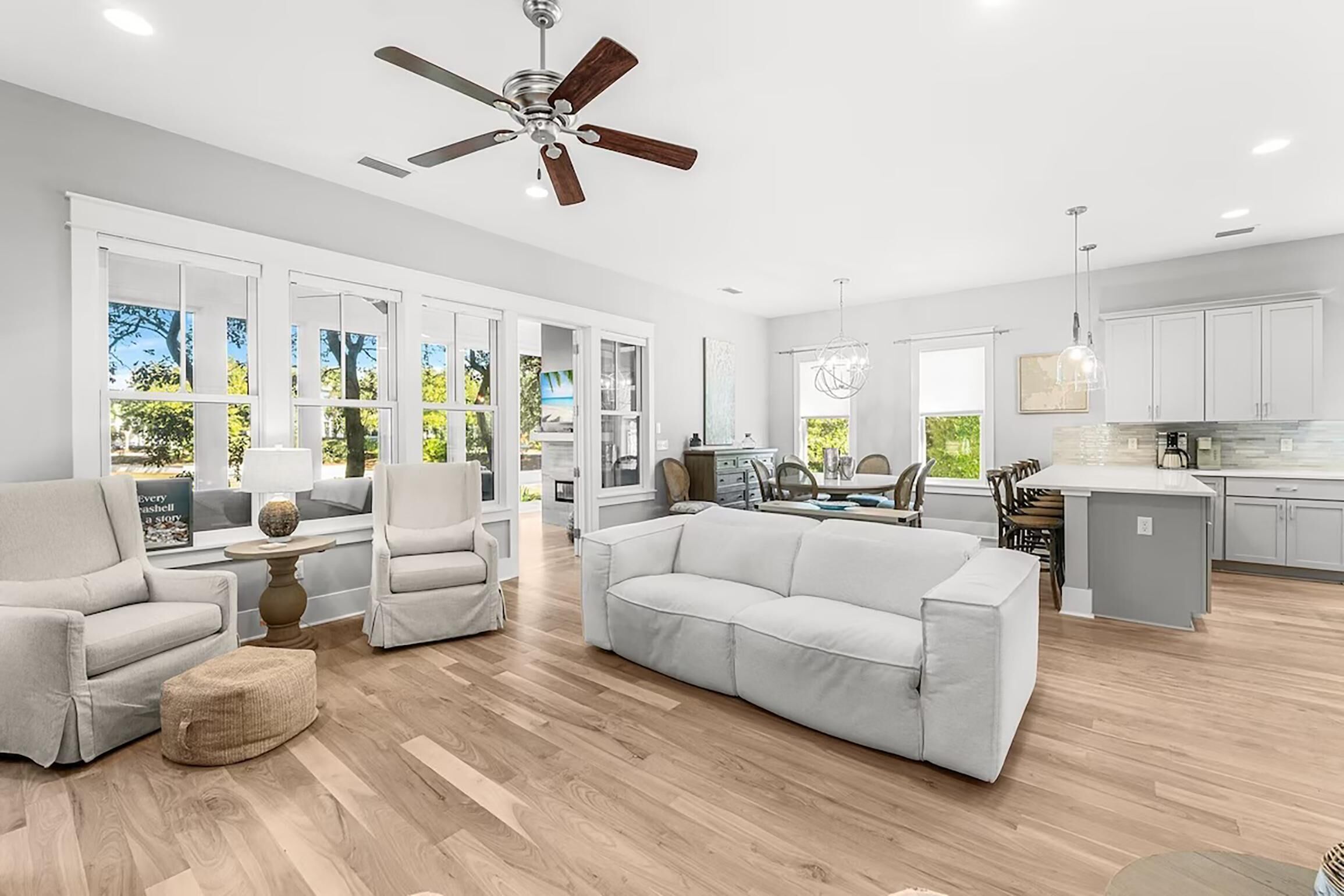 House, Multiple Beds (Pineapple & Palms) | Living area