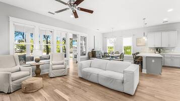 House, Multiple Beds (Pineapple & Palms) | Living area