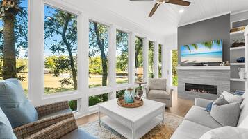 House, Multiple Beds (Pineapple & Palms) | Living area