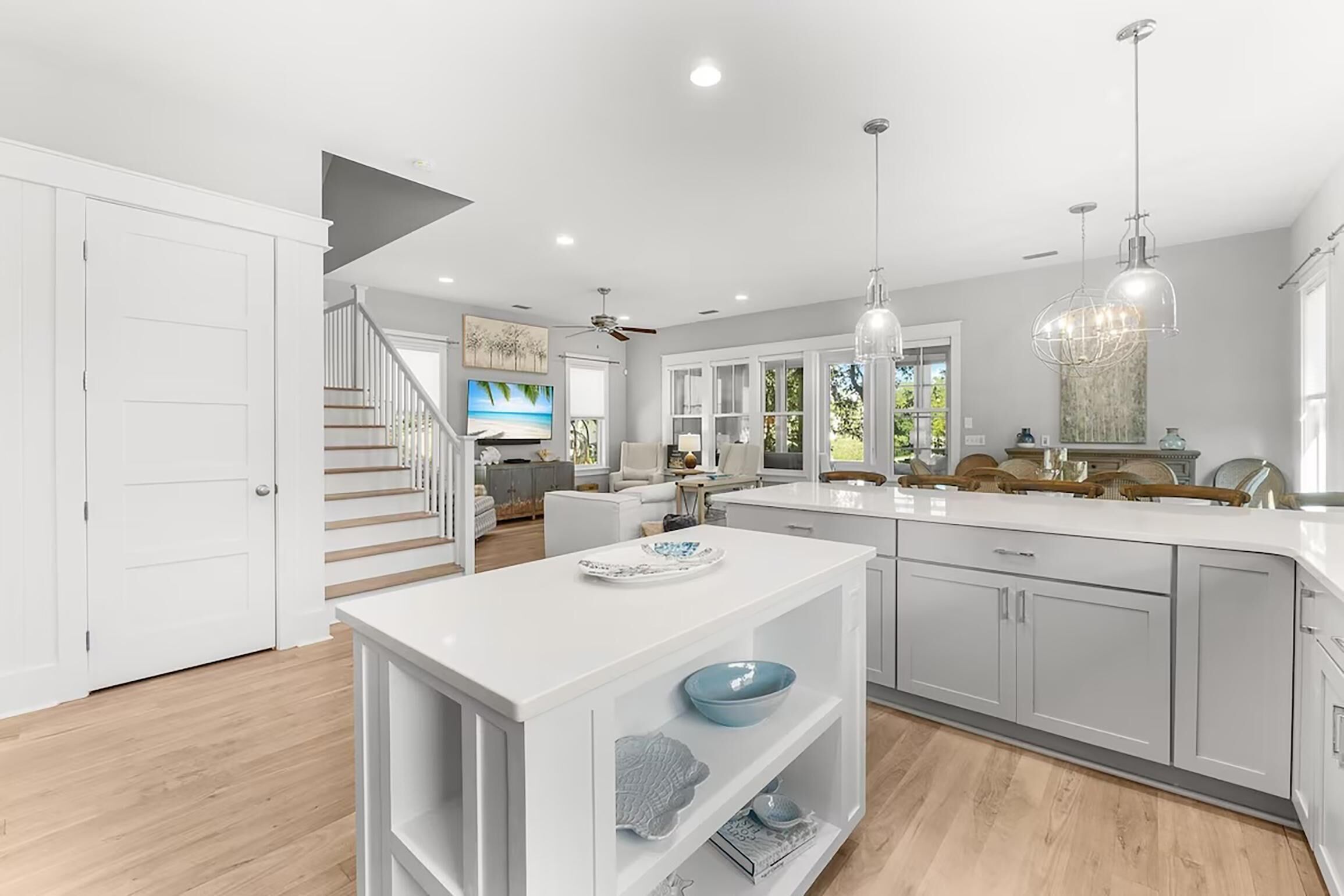 House, Multiple Beds (Pineapple & Palms) | Interior