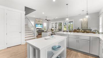 House, Multiple Beds (Pineapple & Palms) | Interior