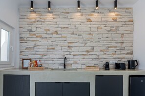 NG Kyma | Private kitchen | Electric kettle - Villa Chora (Santorini)