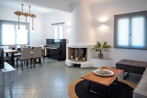 NG Kyma | Spiseområde på rommet