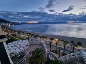 A coastal view with a beach, palm trees, and a road. - Bes' Sea View Studio  (Vlore)