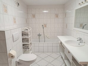 Umweltfreundliche Kosmetikartikel, Haartrockner, Handtücher, Seife