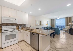 Condo, varias camas (Lighthouse 914) | Cocina privada | Horno y tostadora 