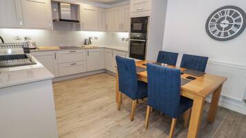 Dishwasher, cookware/dishes/utensils