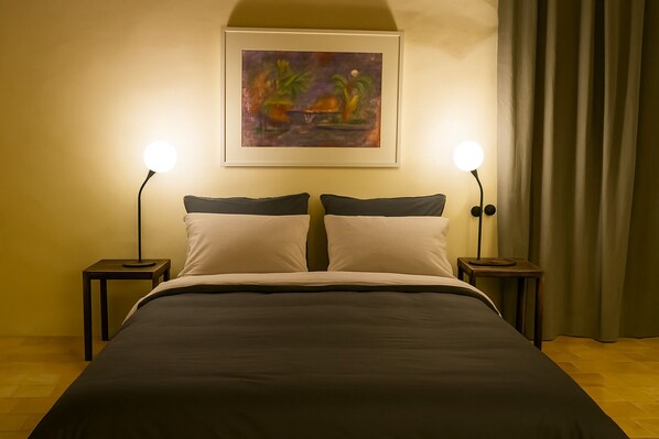 Individuell inredning, unika möbler, skrivbord och arbetsyta för laptop