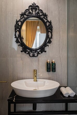 Bathroom - Luxury rooms Golden Palace City Centre (Split)