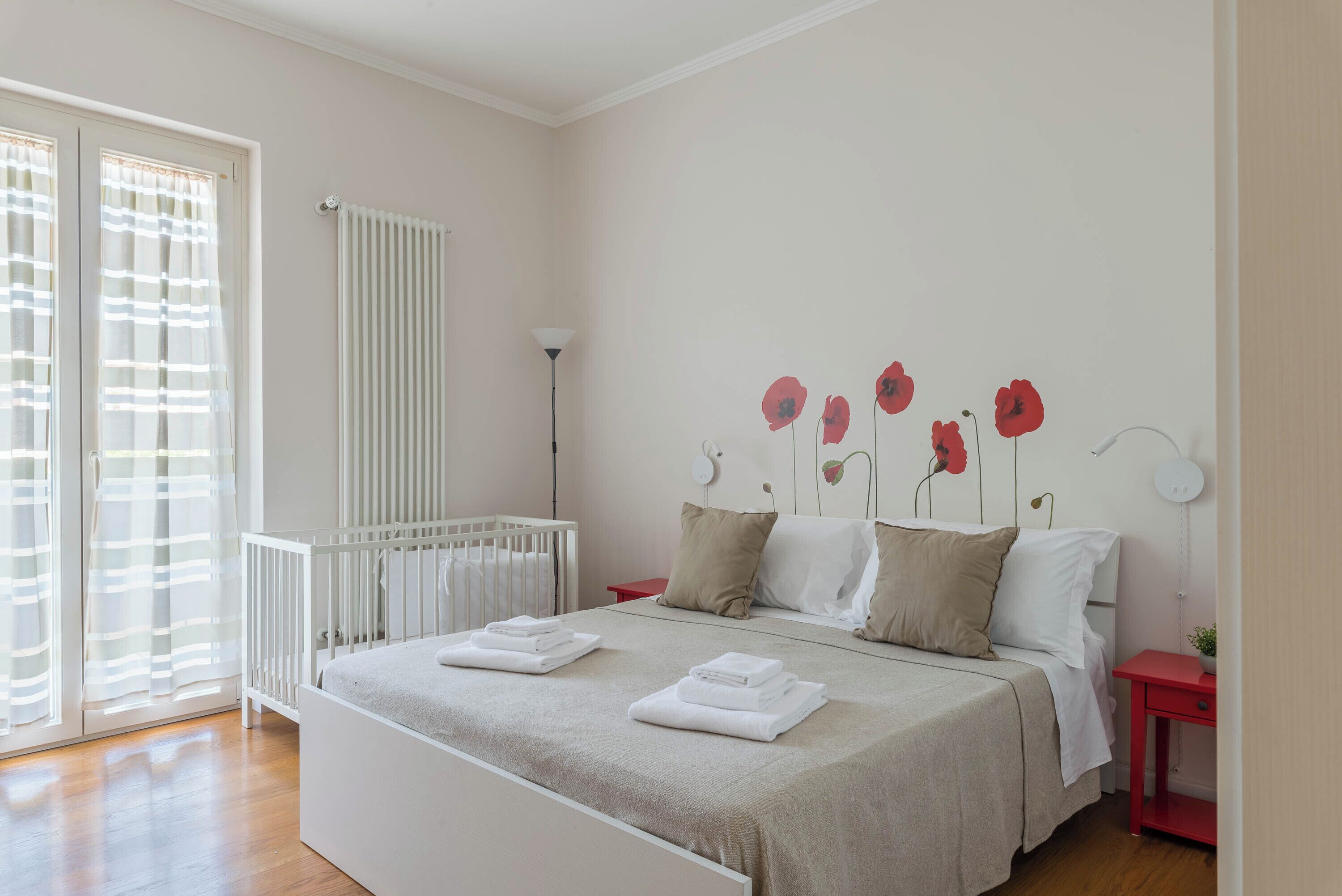 Cortinas blackout, tabla de planchar con plancha y wifi gratis 