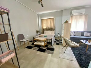 1 habitación, tabla de planchar con plancha, cuna de viaje y wifi 