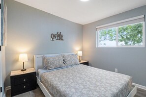 5 quartos, ferros/tábuas de passar roupa, Wi-Fi, roupa de cama