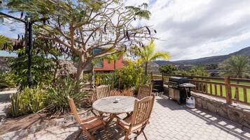 House | Outdoor dining