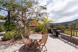 House | Outdoor dining