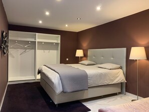 House | 5 bedrooms, iron/ironing board