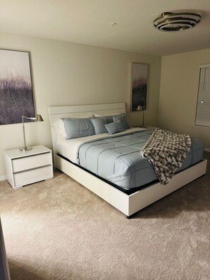 5 habitaciones, tabla de planchar con plancha, wifi y ropa de cama