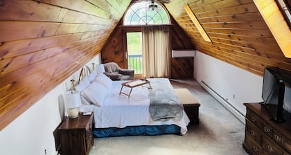 Charming, private A Frame in the heart of the Endless Mountains.