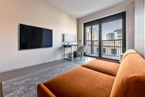 Comfort-Studio | Schreibtisch, laptopgeeigneter Arbeitsplatz, schallisolierte Zimmer